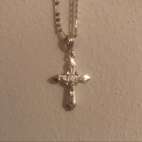 925 Sterling Silver Diamond Cut Crucifix & Chain - Picture 7 of 8